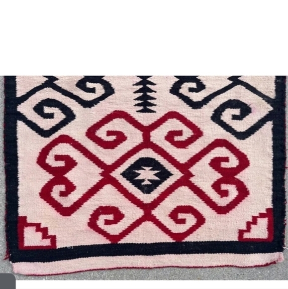 Southwest native American hand woven red and‎ black Navajo rug c.1930's - Picture 2 of 8